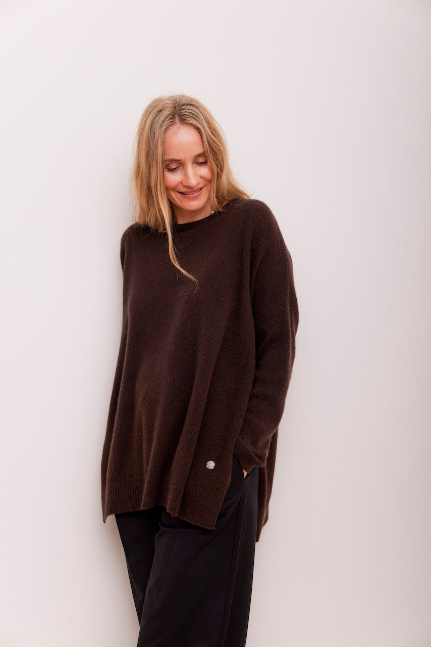 Beta Studios Berta Oversize O-neck top Cashmere Tops Coffee Brown