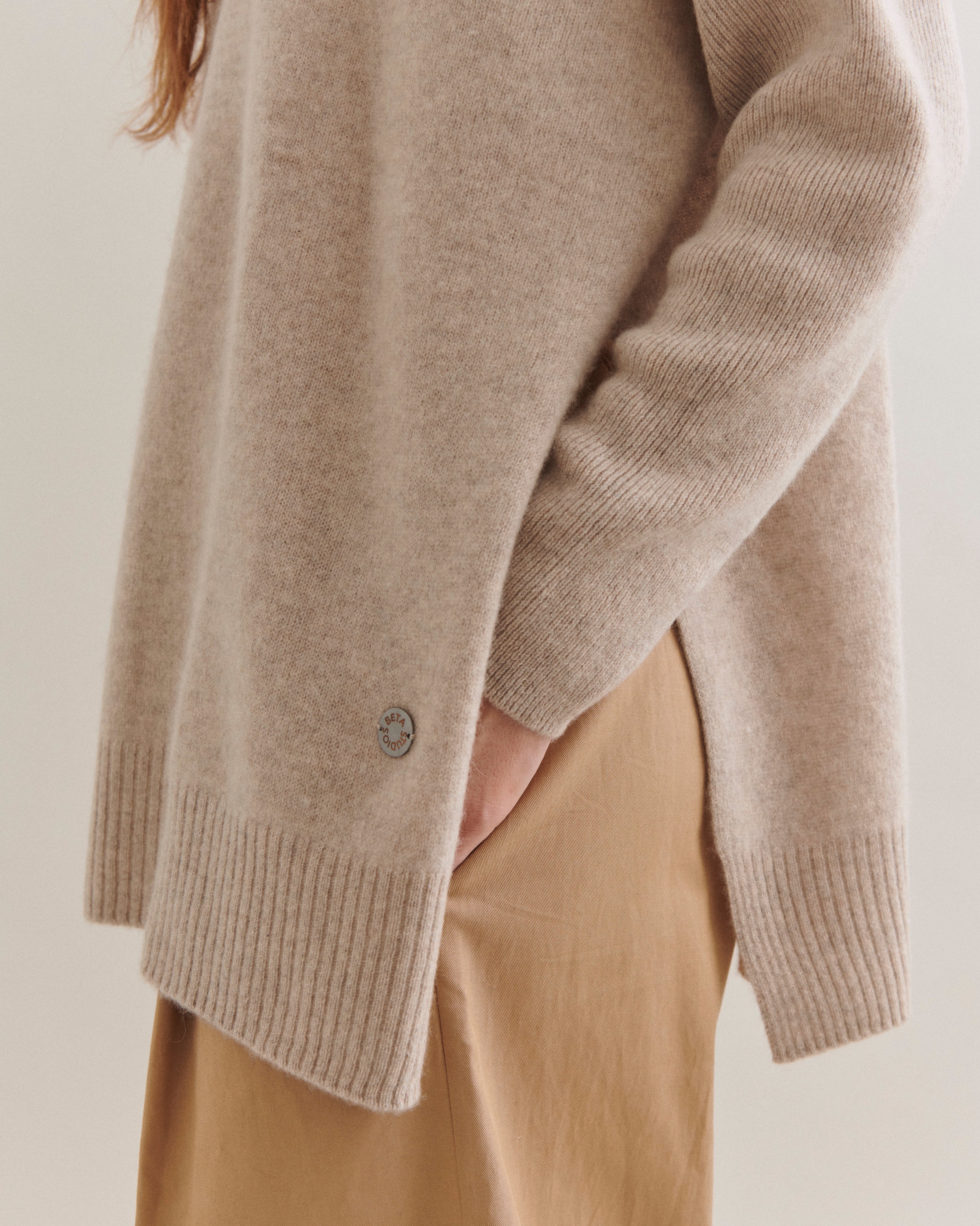 Beta Studios Berta Oversize O-neck top Cashmere Tops Sand Melange