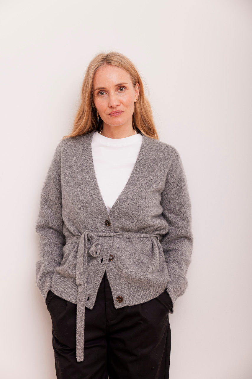 Beta Studios Luna Cardigan Cashmere/Silk Top Frost Grey Melange