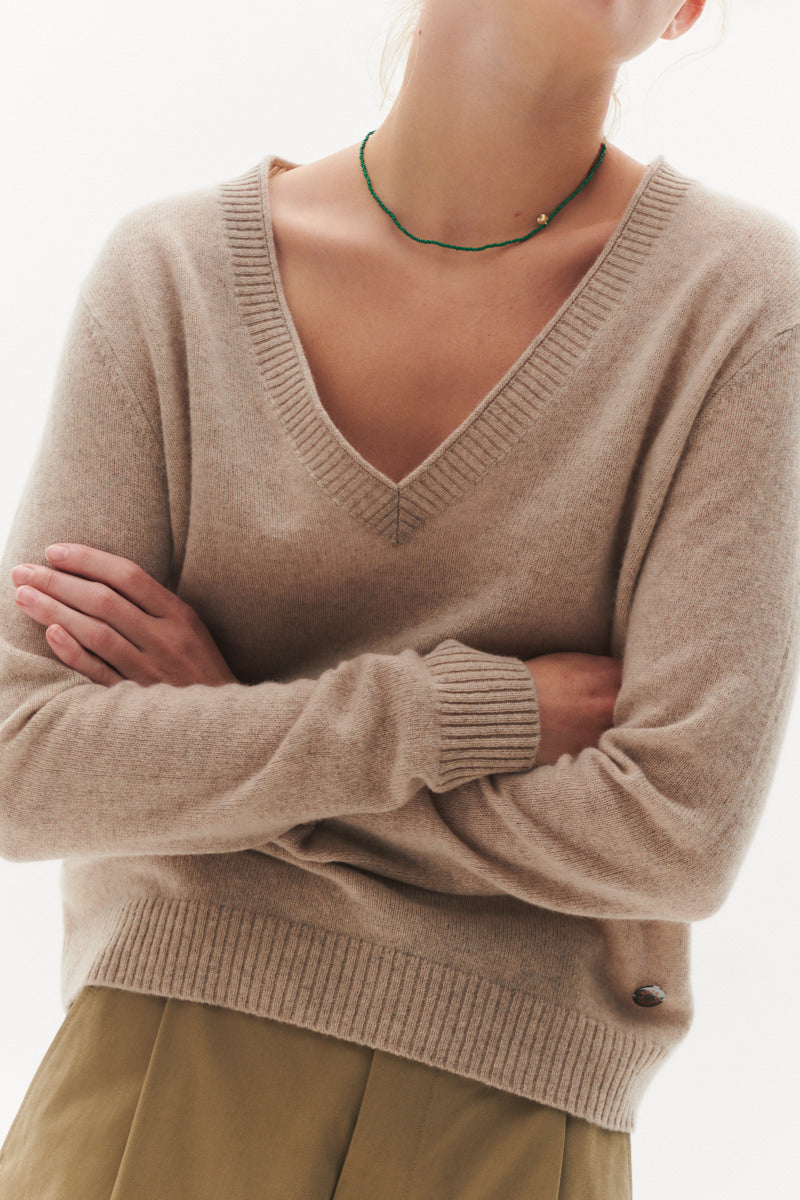 Beta Studios Macy V-Neck Cashmere Tops Sand Melange