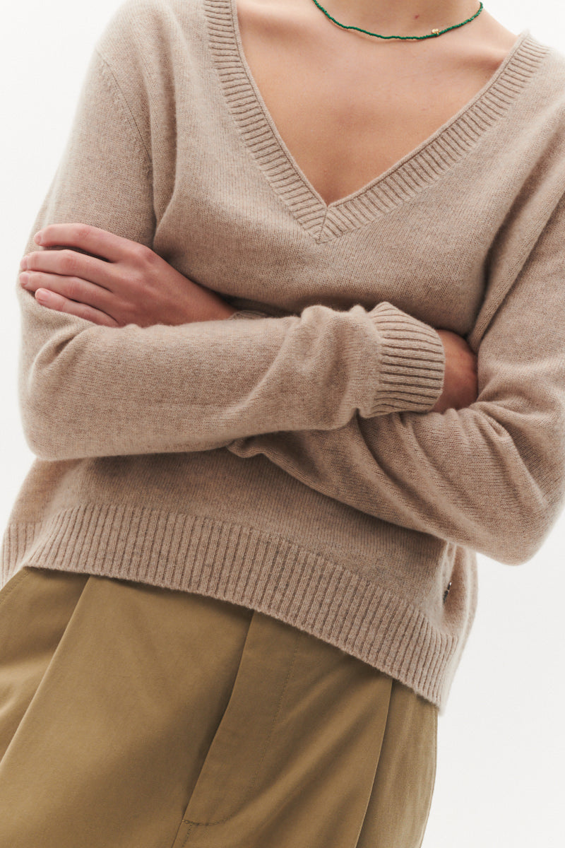 Beta Studios Macy V-Neck Cashmere Tops Sand Melange
