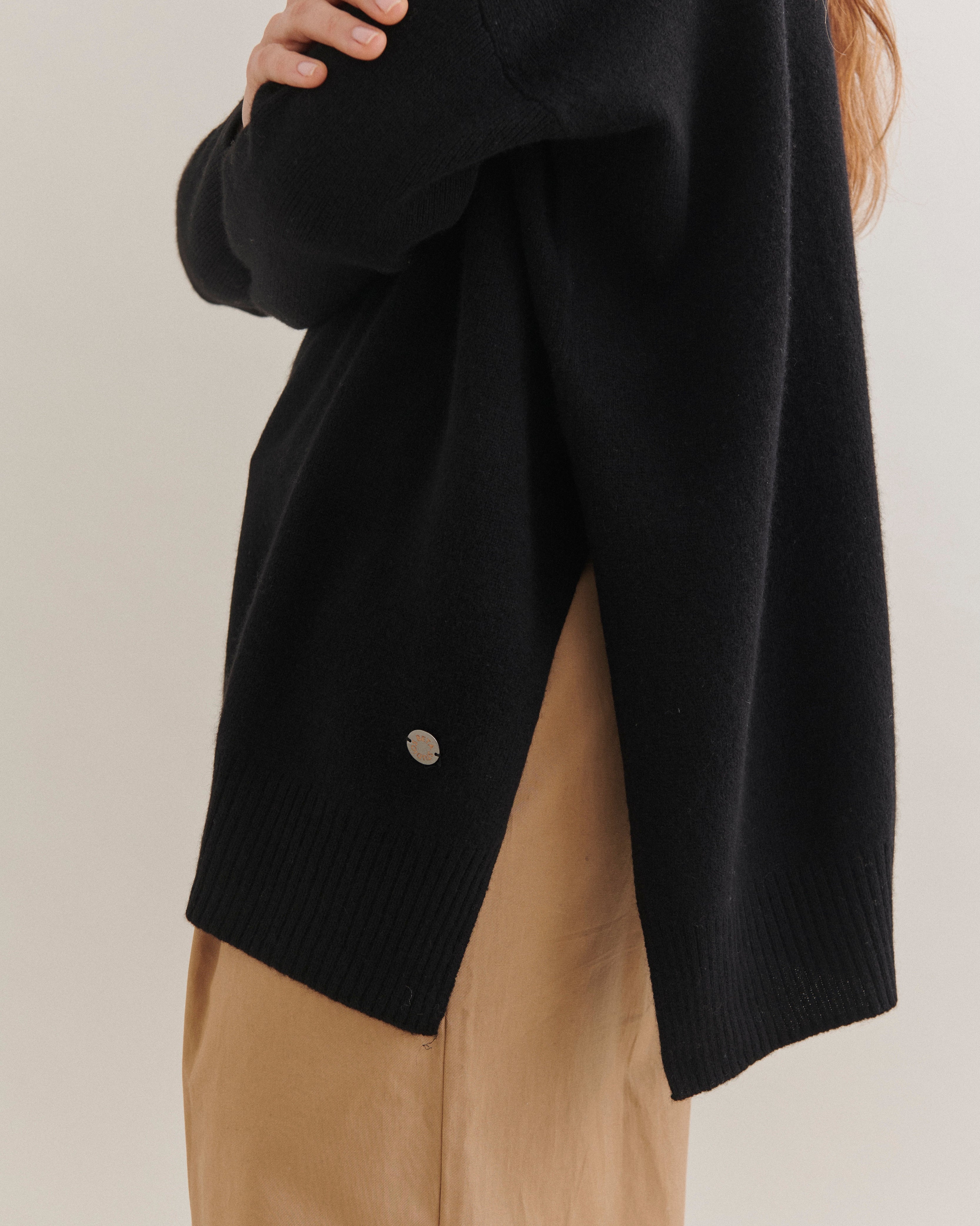 Beta Studios Berta Oversize O-neck top Cashmere Tops Black