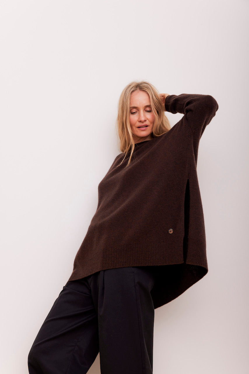 Beta Studios Berta Oversize O-neck top Cashmere Tops Coffee Brown