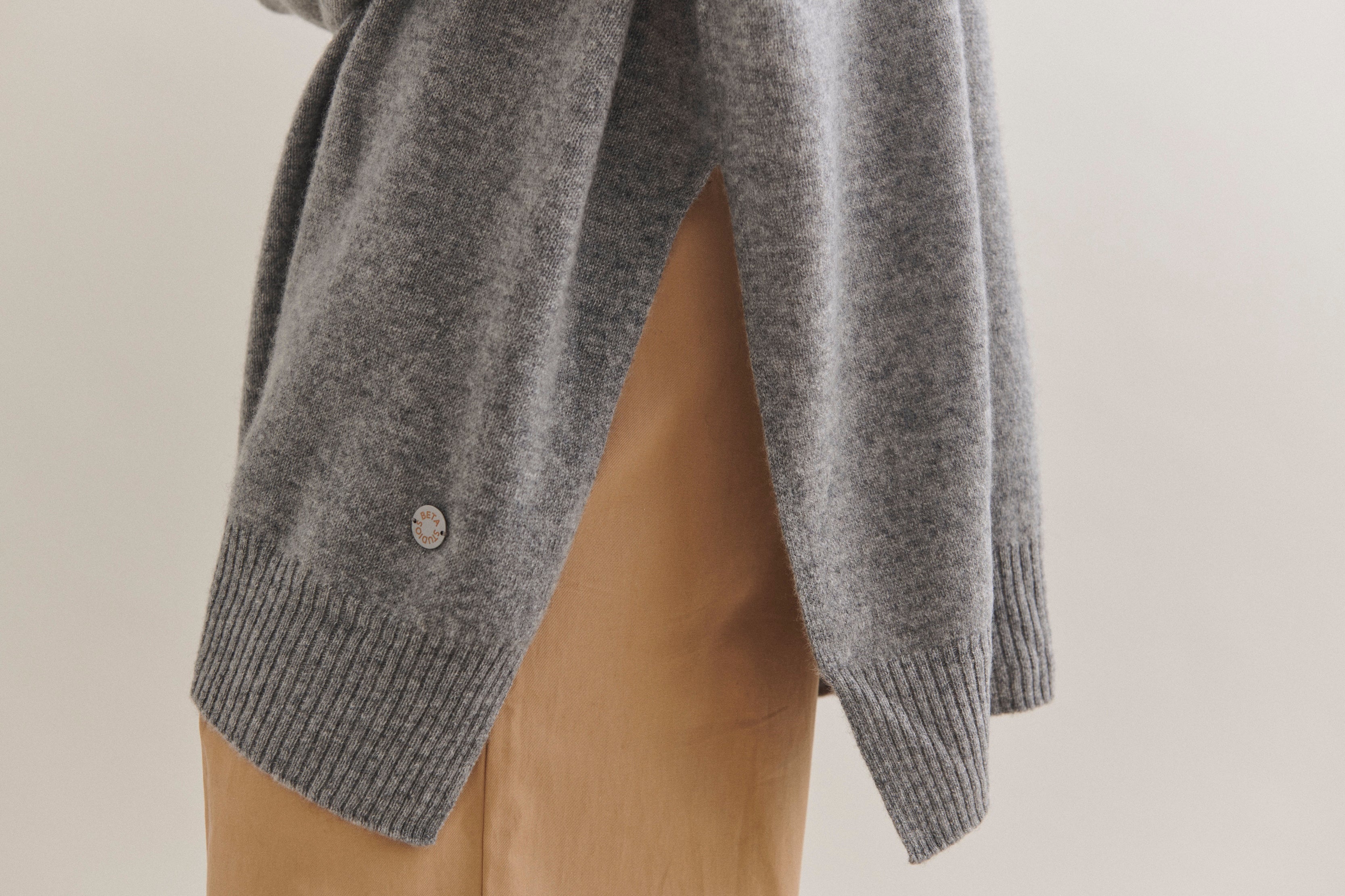 Beta Studios Berta Oversize O-neck top Cashmere Tops Grey Melange