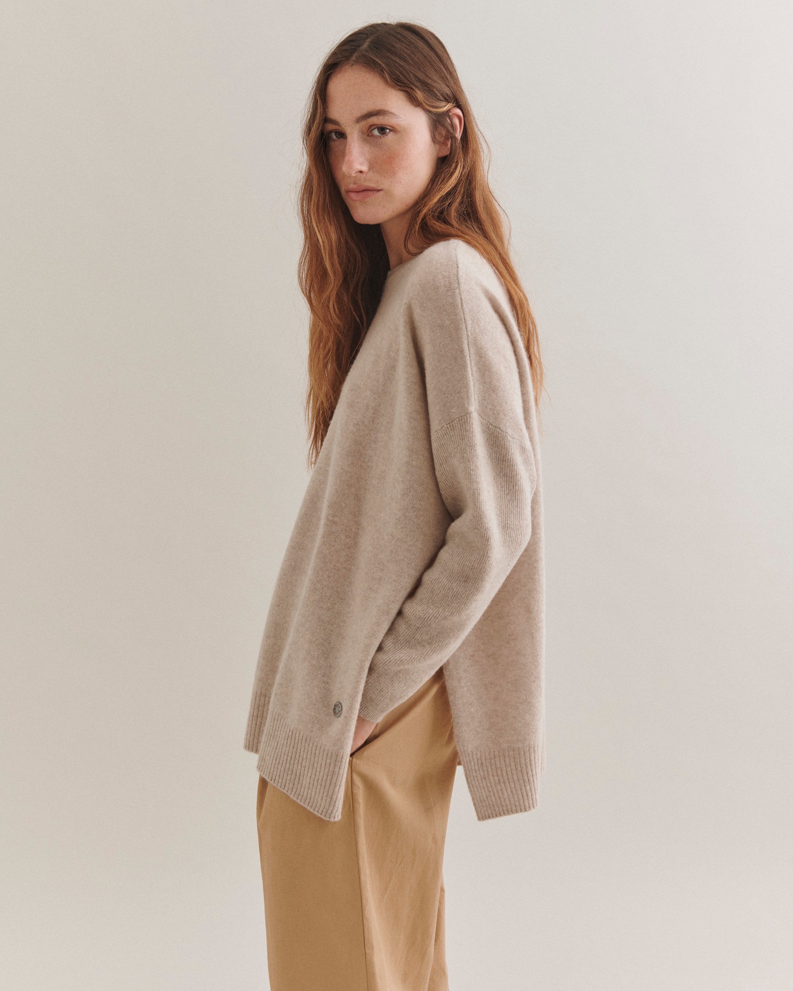 Beta Studios Berta Oversize O-neck top Cashmere Tops Sand Melange