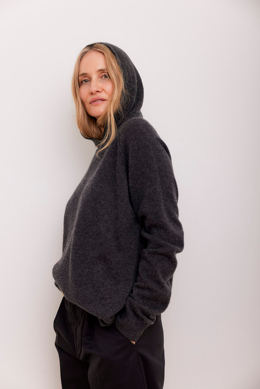 Beta Studios Leonora Wide Hoodie Cashmere Tops Anthracite Grey